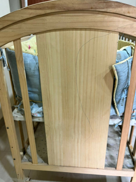 HUNY HUNY wooden baby crib – safe sleep, elegant design, and comfort for your little one.

