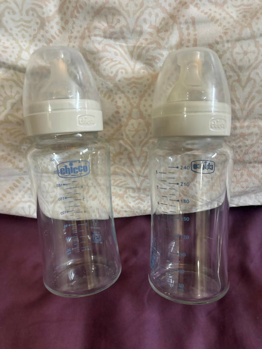 CHICCO glass feeding bottles – premium, anti‑colic glass bottles for safe and pure feeding.

