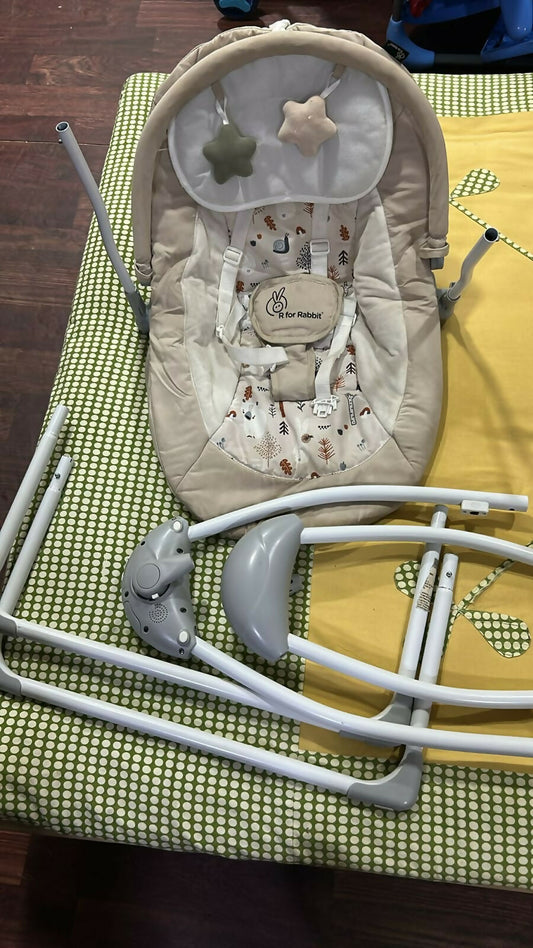 R FOR RABBIT Snicker Automatic Swing
