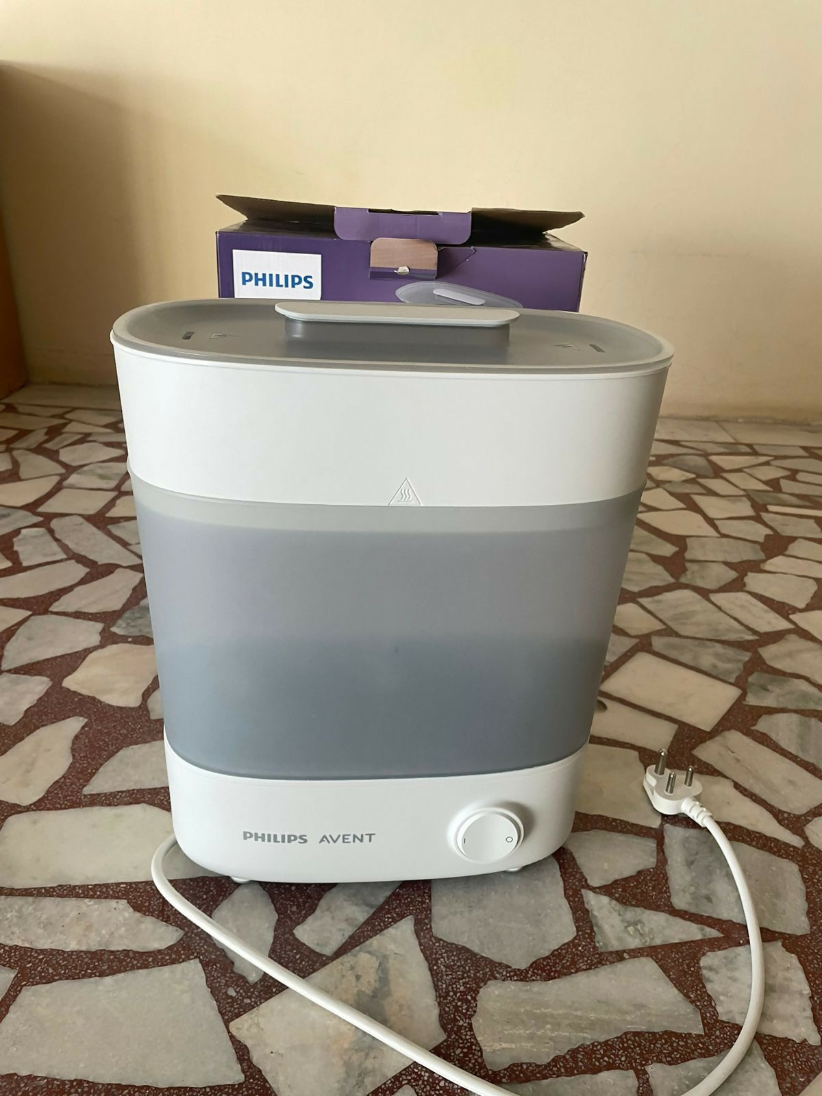 Safeguard your baby's health with the PHILIPS Avent Sterilizer, using steam sterilization to eliminate harmful germs and bacteria from bottles and accessories.