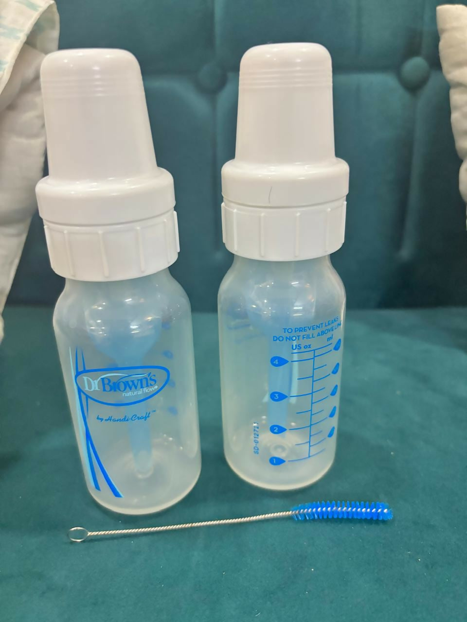 Dr. BROWNS OPTIONS PLUS anti-colic bottles – proven vented design to support comfortable feeding and nutrient retention.

