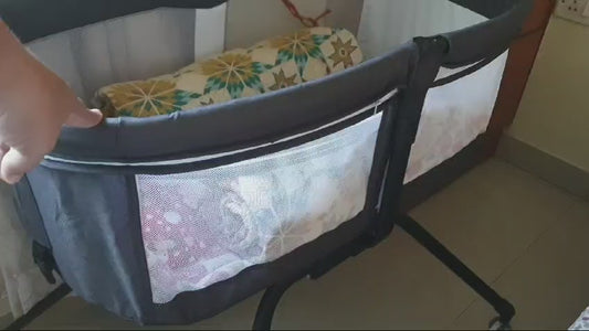Give your baby the gift of comfort and security with the StarAndDaisy Malin 3-in-1 Cradle - featuring an ultra-soft mattress and mosquito net for peaceful sleep.
