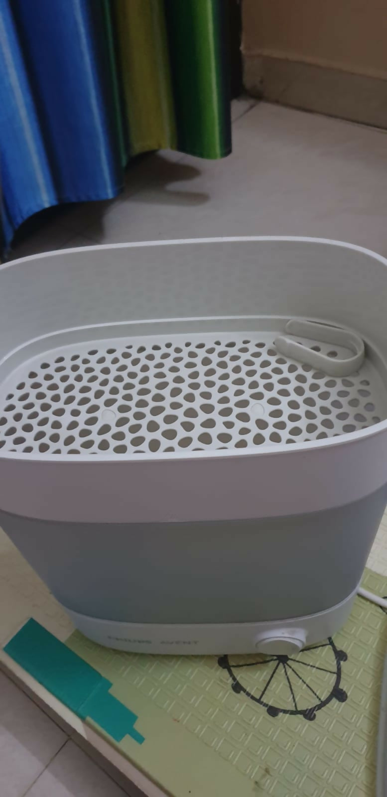 PHILIPS AVENT bottle steriliser – fast, safe, and effective steam cleaning for baby bottles.