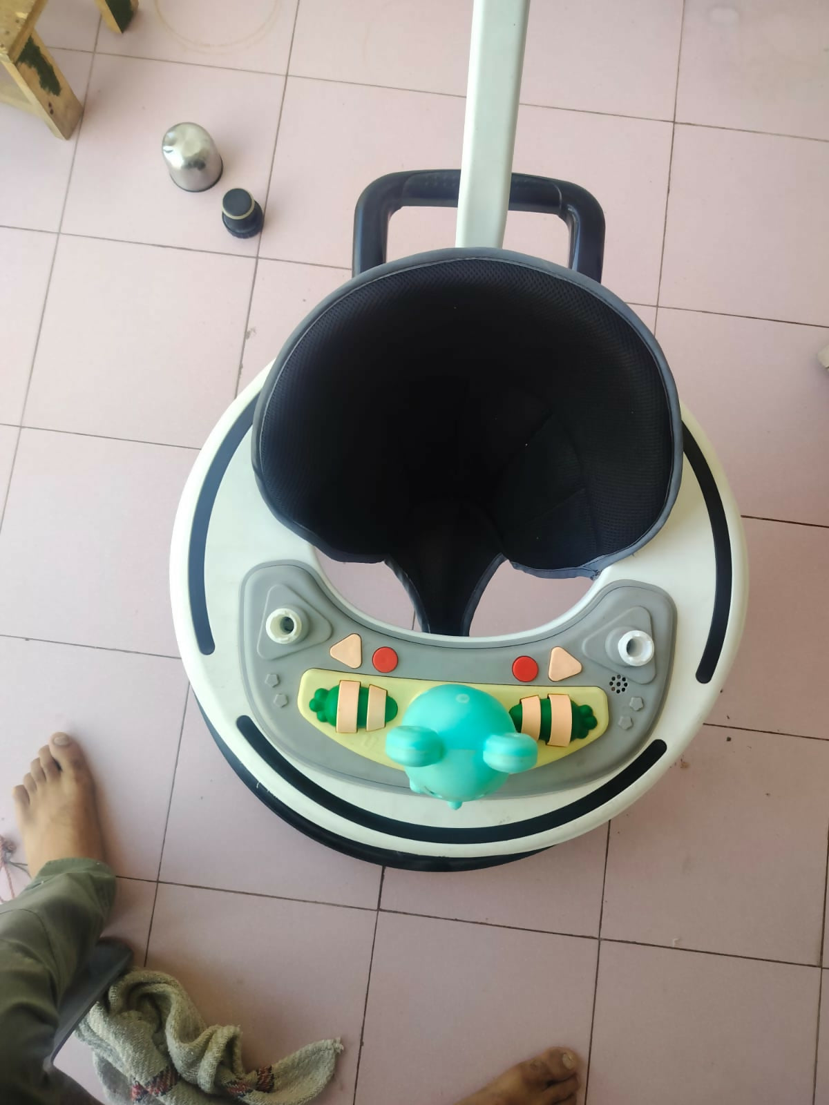 StarAndDaisy 3-in-1 baby walker with parent handle and musical tray, almost new condition