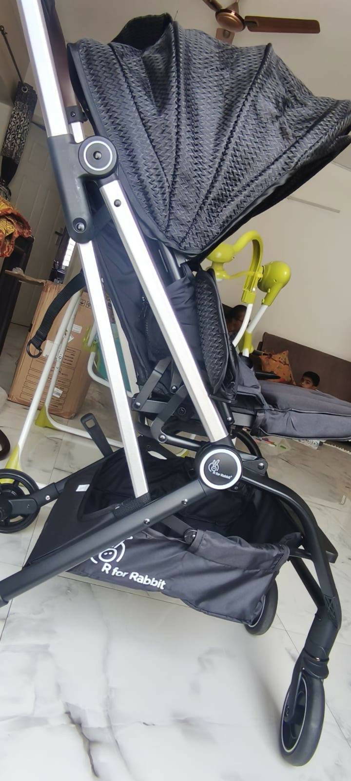 R FOR RABBIT Street Smart 360° Rotatable Seat Stroller