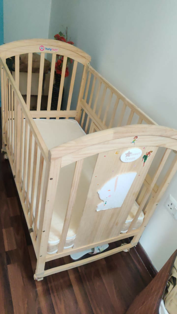 Provide a safe and comfortable sleep environment for your baby with the HUNYHUNY Crib/Cot, featuring a bumper and mattress for added security and comfort.