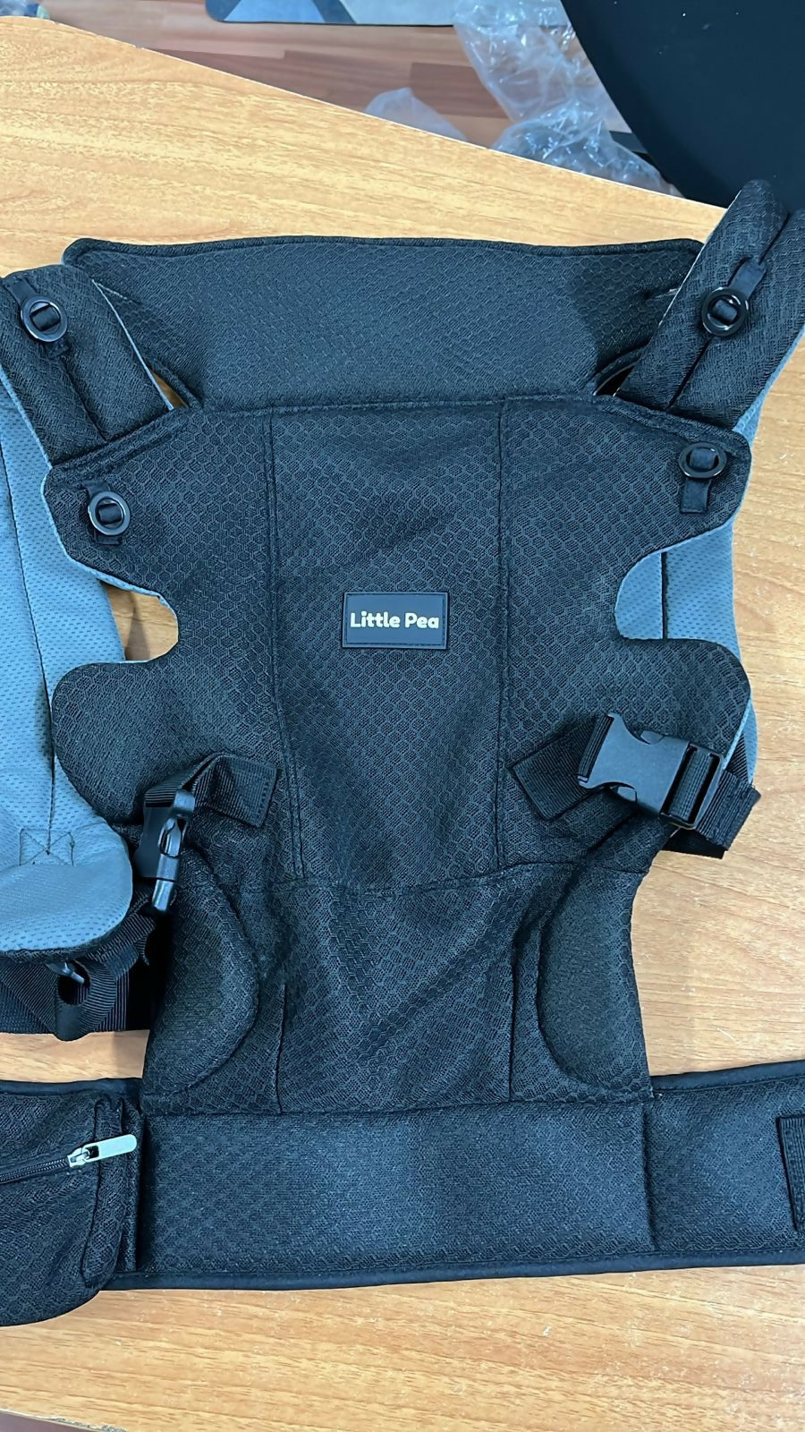 Little Pea 4-in-1 Baby Carrier – Ergonomic M-position support with 4 carry options for babies 3–20 kg.

