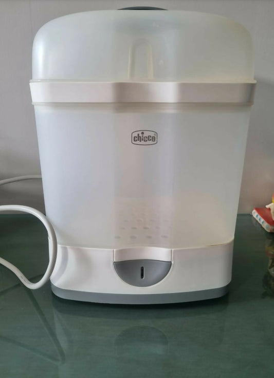 CHICCO 3‑in‑1 bottle sterilizer – fast, flexible, and effective germ protection for baby feeding essentials.

