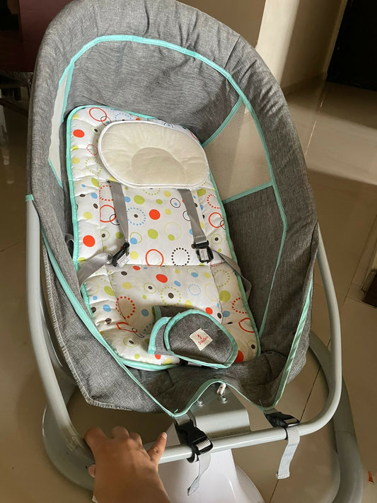 Soothe and entertain your baby with the STAR AND DAISY Electric Bouncer Chair, featuring gentle vibrations and stimulating toys for hours of comfort and fun.