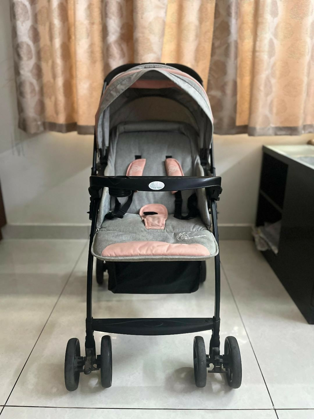 R for Rabbit Sugar Pop stroller in pink grey, gently used, suitable for 0–3 years