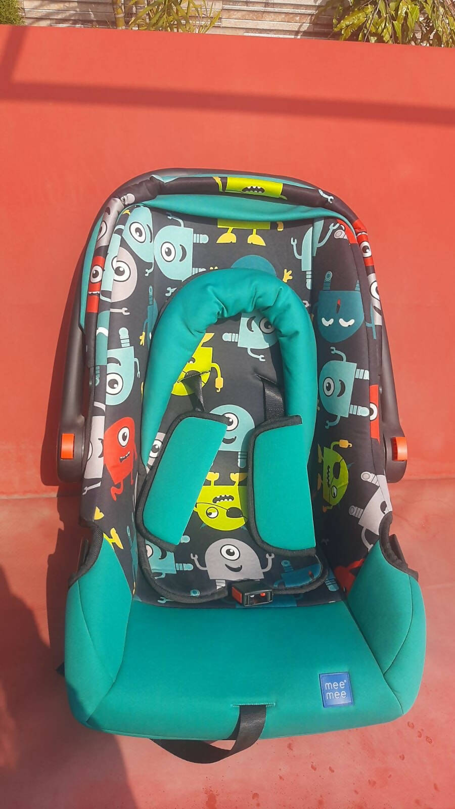 Ensure your baby's safety and comfort during car rides with the MEE MEE Car Seat in Blue—a reliable and stylish choice for on-the-go families.