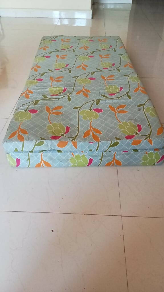 JUNIORS Baby Crib With Mattress, Dimensions: 130*75*110 cm - PyaraBaby