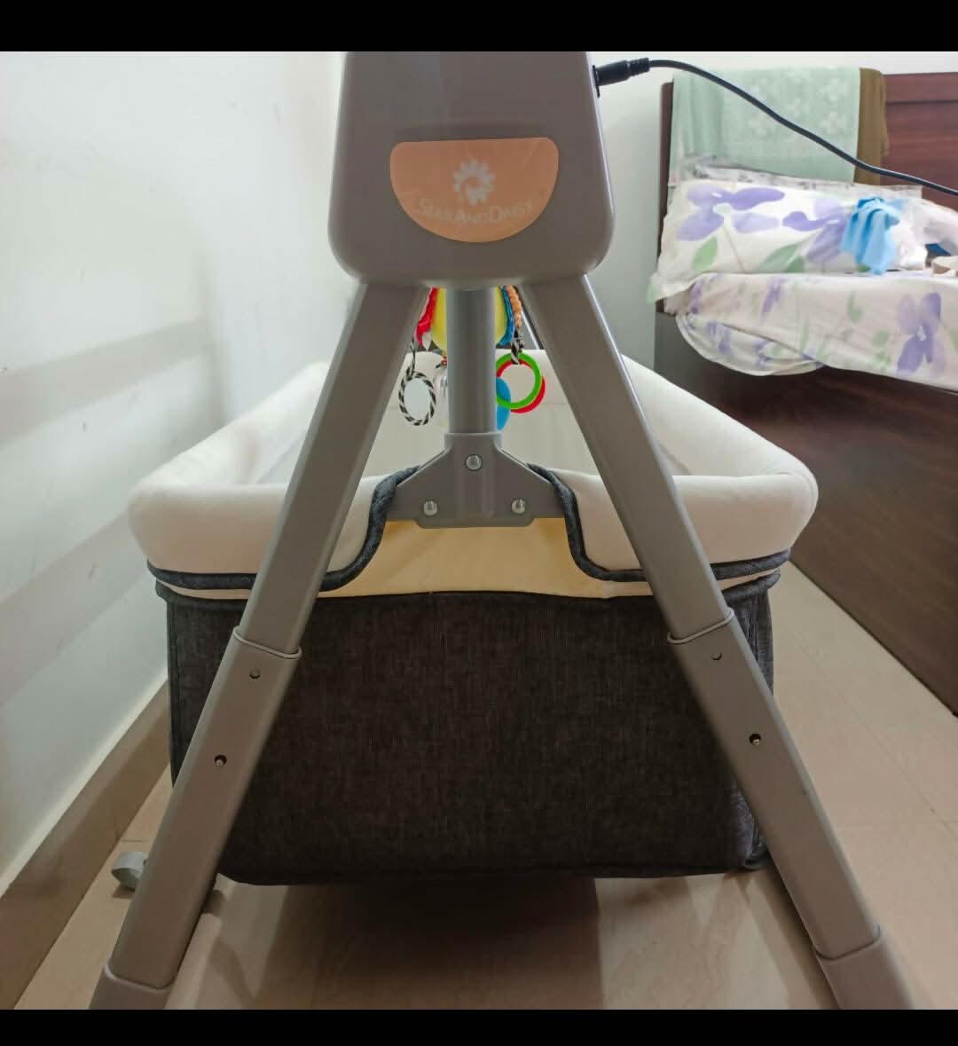 STAR AND DAISY automatic Baby cradle | PyaraBaby