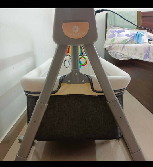 STAR AND DAISY automatic Baby cradle