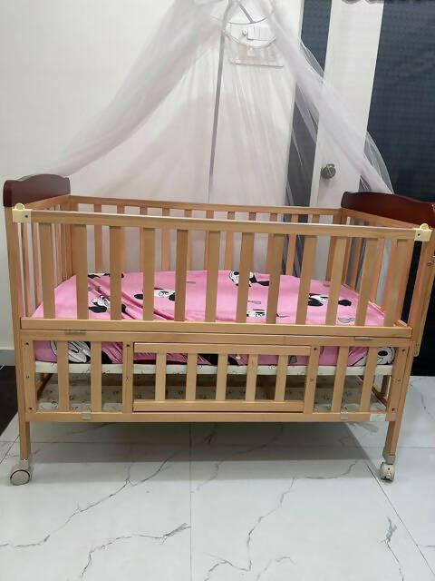 BABYHUG Florence 4-1 Rocking Cot/Crib Cum Junior Bed, Dimensions: 102×15×63.5 cm