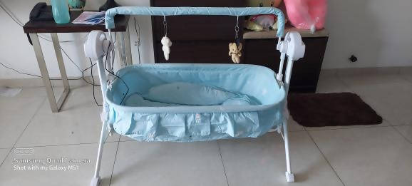 STAR AND DAISY Nestling Smart & Portable Baby Cradle with automatic swing- Blue
