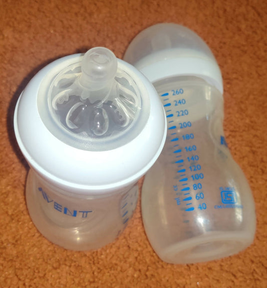 PHILIPS avent 260 ml milk bottles