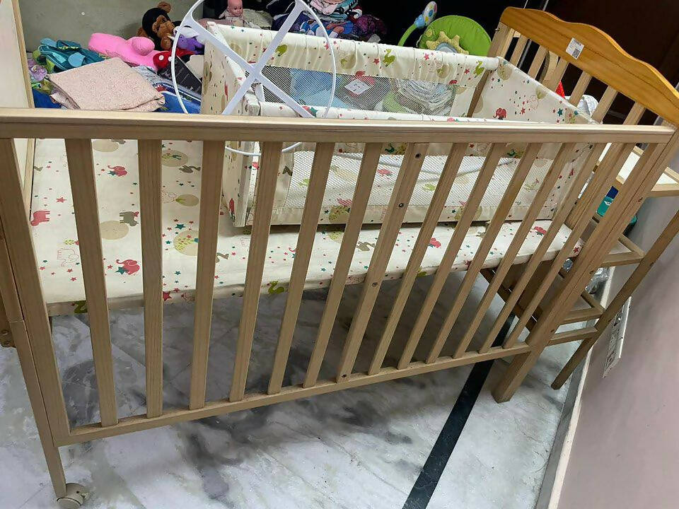 Babyhug lily baby cot with bassinet online