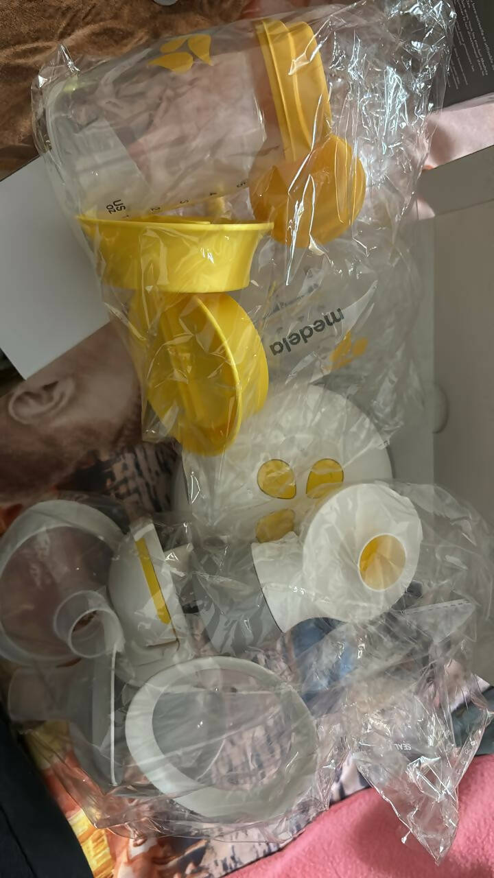 MEDELA Swing Maxi Double Electric Breast Pump - White Yellow - PyaraBaby