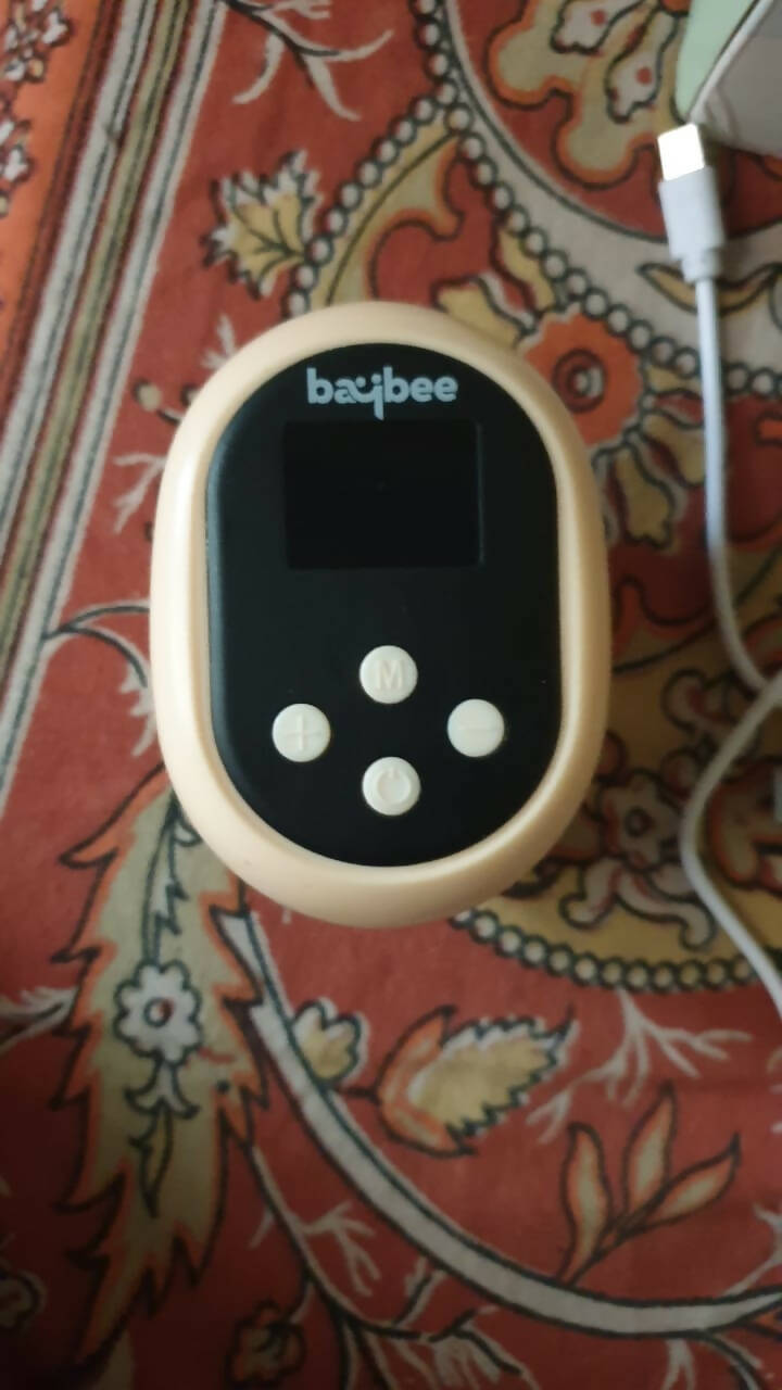 Experience effortless breastfeeding with the BAYBEE LED-Screen Wearable Breast Pump - convenience and comfort at your fingertips!