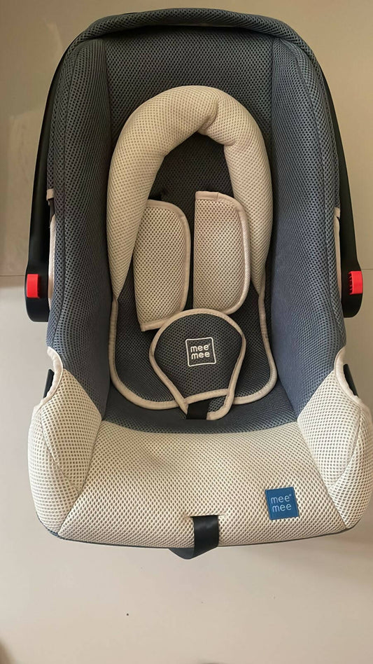 Travel safely and comfortably with the MEE MEE Baby Car Seat - where safety meets comfort for your little traveler!