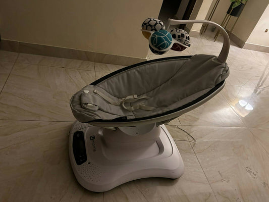 4 MOMS Mamaroo Electronic Swing