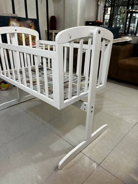 BABYHUG Joy Cradle Dimensions 98 x 57.5 x 81 cm