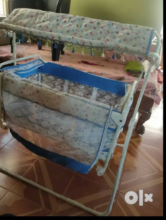 Baby swing cradle
