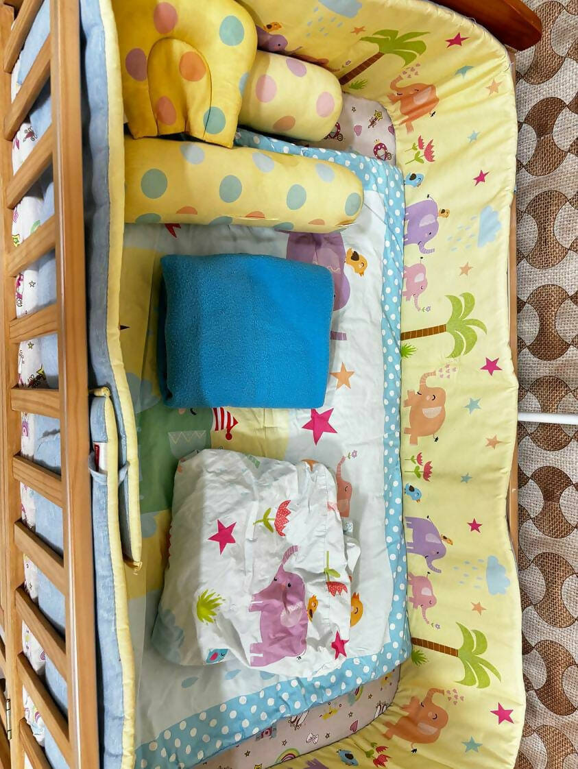 Give your baby the gift of peaceful sleep with the BABYHUG Kelly Cot/Crib - where comfort and safety come together in style!