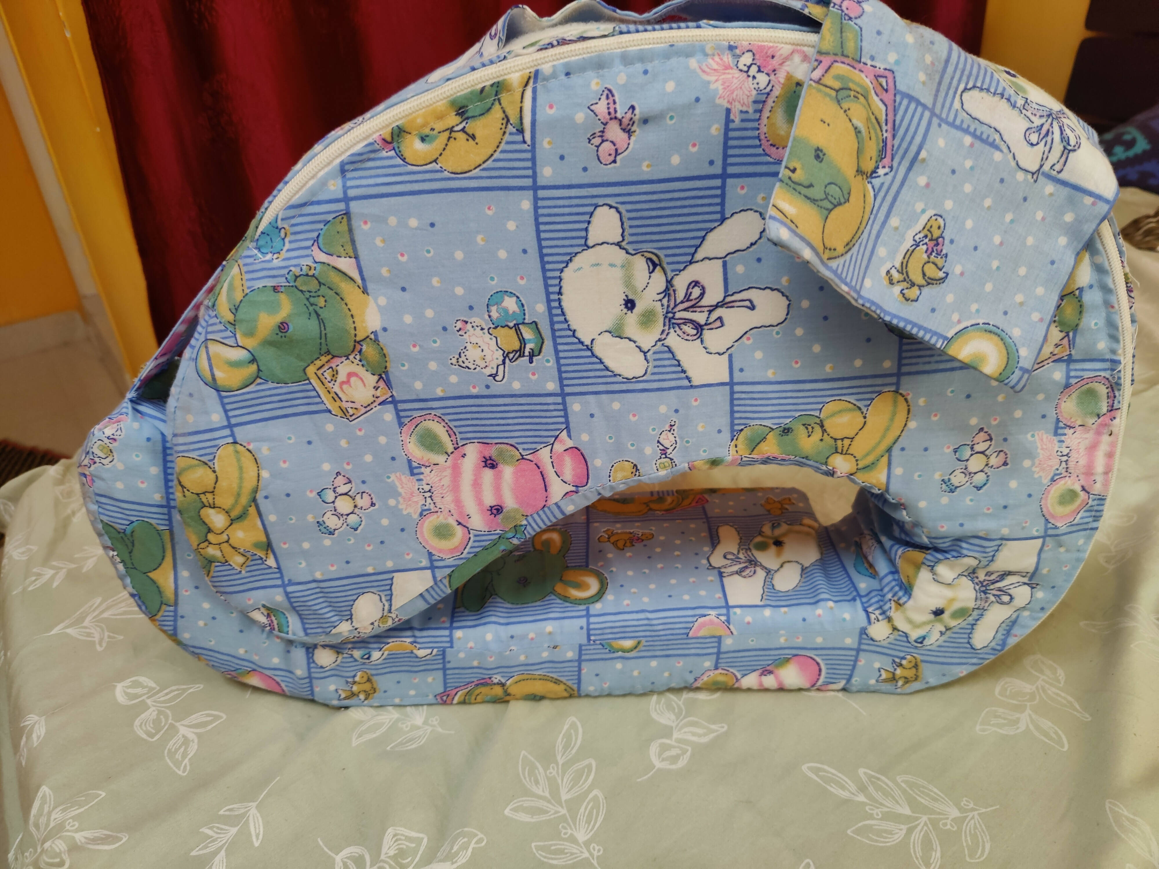 Babyhug feeding pillow Clearance