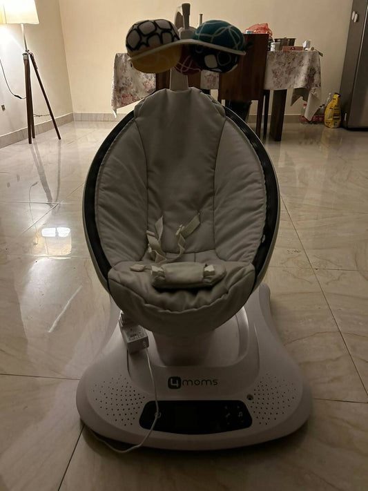 4 MOMS Mamaroo Electronic Swing