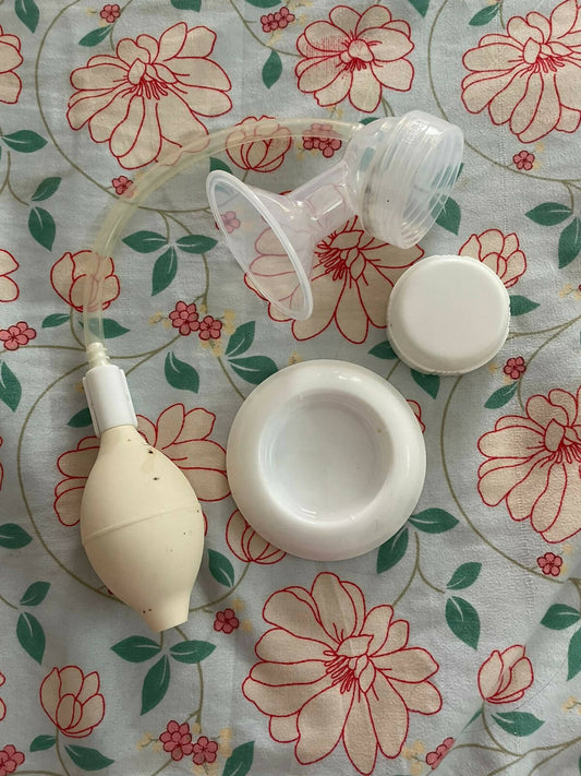 CHICCO Manual Breast Pump - White - PyaraBaby