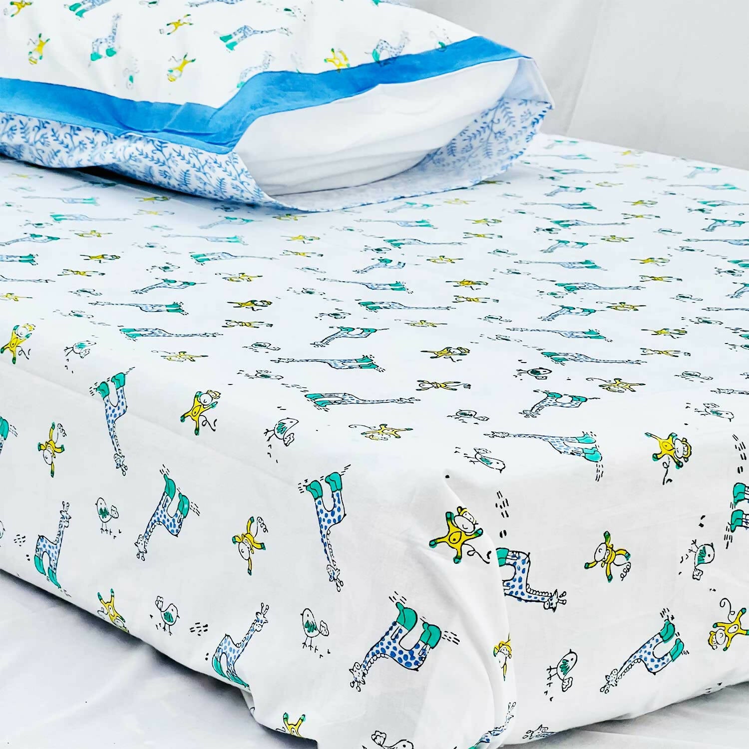Kids White & Blue Block Printed Single Bedsheet Set With Pillow Cover - 60 inches x 90 inches - PyaraBaby