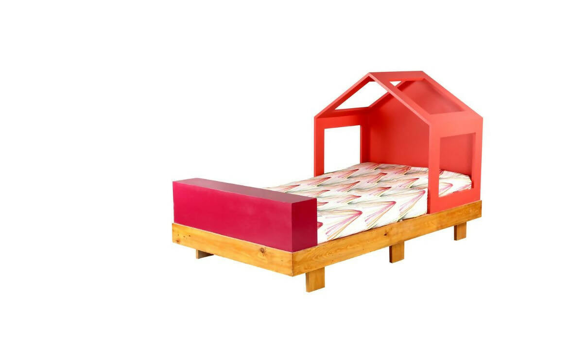 Castle Kids Wooden Bed , Dimensions (L x W x H) (cm) 152.4 x 86.3 x 20.3